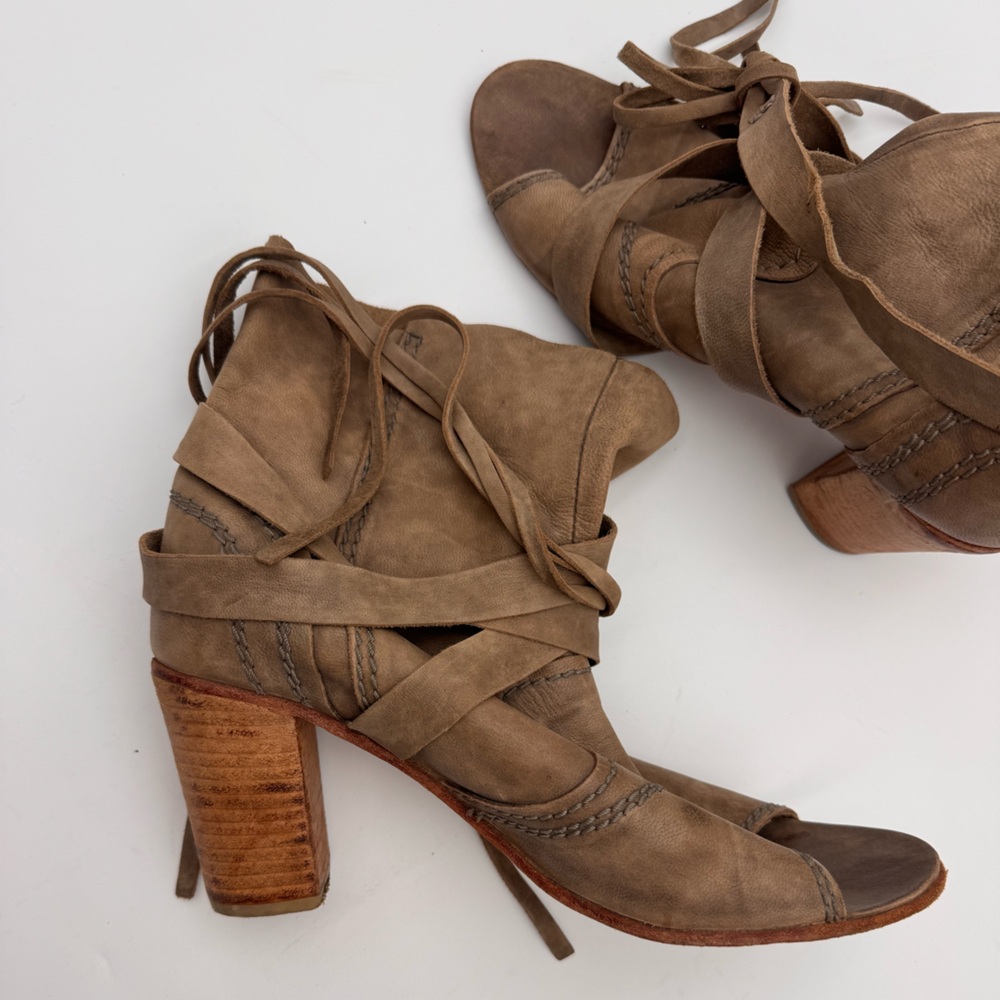 FREE PEOPLE "Daydream" Suede Open Toe Strappy Leather Sandal Size 40 (US 10) - Picture 4 of 11